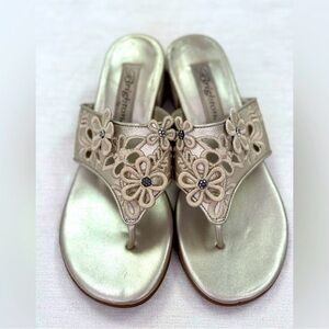Brighton 'Lily' Embroidered leather sandals/thongs. Great condition. 6M